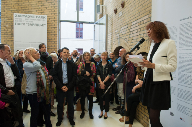 ������� ������� �� �������� �������� �New Moscow � ����� ������ � Patricia Parinejad