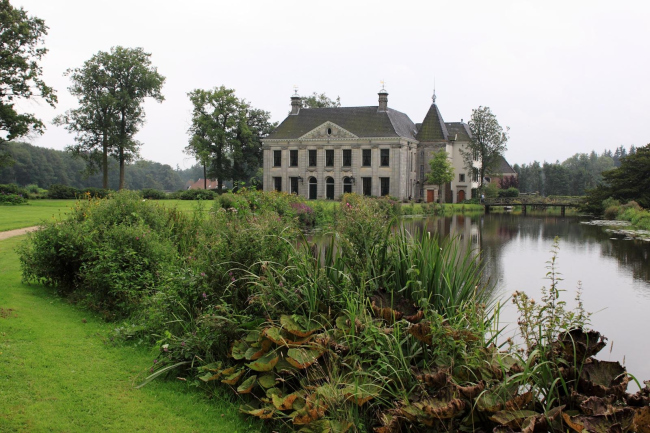 ������� ���������. ������ ������ �����. ��������: www.hoogeveenonline.nl
