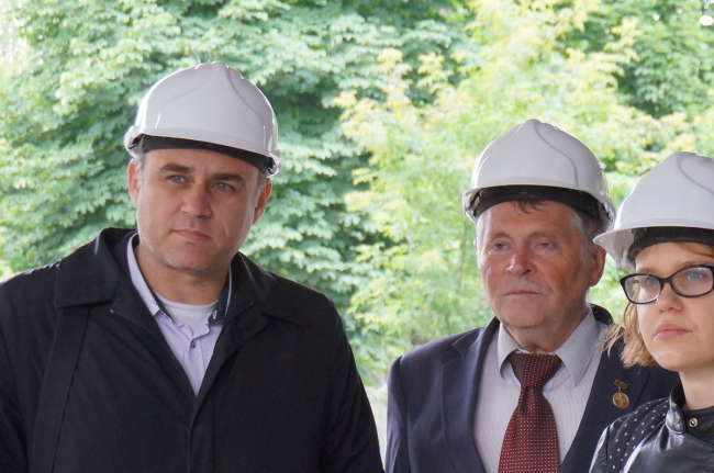 ������-����� Dominion Tower. ��������� �� ������ ����� ���������� ������� �� ���� ���� ����� ������� ������ (�����). ���� � ������� �����������