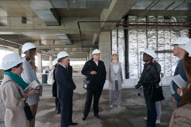 ������-����� Dominion Tower. ��������� �� ������ ����� ���������� ������� �� ���� ���� ����� ������� ������ (� ������). ���� � ������� �����������