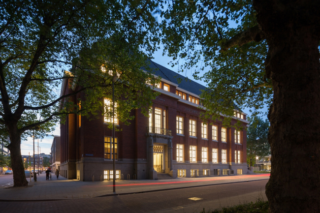 Erasmus University College � ���������� � (designed by) Erick van Egeraat / Ossip van Duivenbode