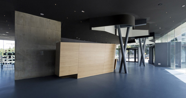 ���������� ����� CaixaForum � �������� � Ricardo Santonja