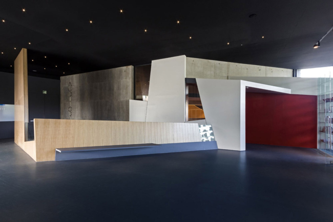 ���������� ����� CaixaForum � �������� � Ricardo Santonja