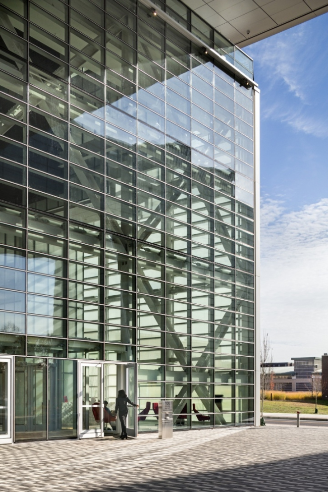 ������-����� ������������ ������� �� ������� ���������� � Peter Aaron