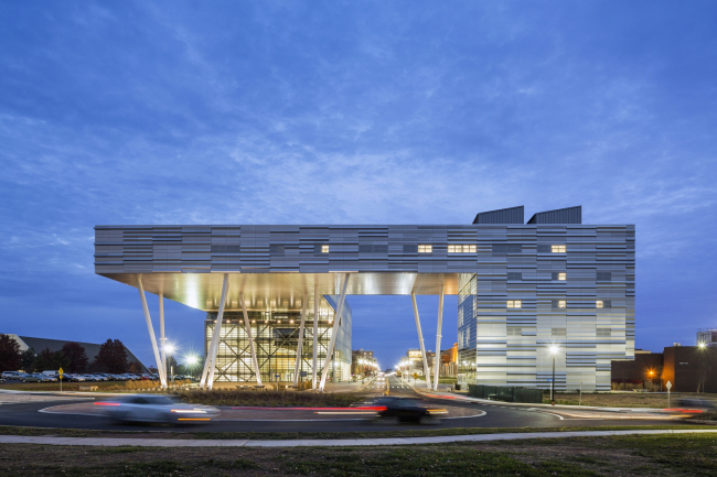 ������-����� ������������ ������� �� ������� ���������� � Peter Aaron