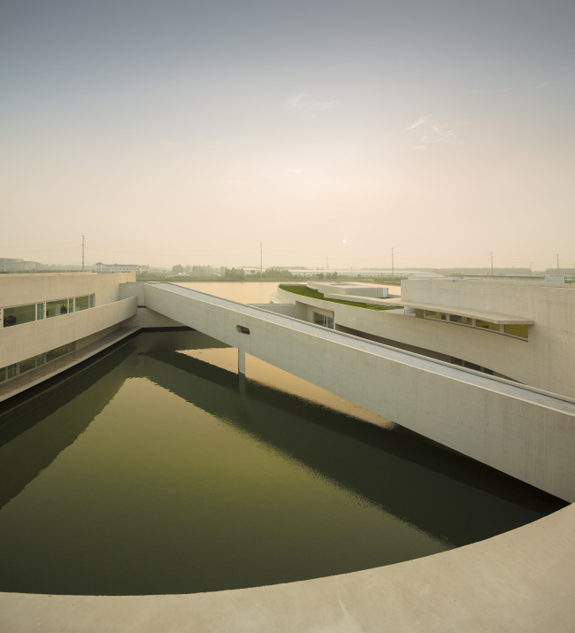 Административный «Корпус на воде» завода Shihlien Chemical Industrial © Fernando Guerra | FG+SG