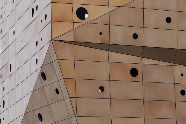      Designed by Erick van Egeraat / Tim Van de Velde