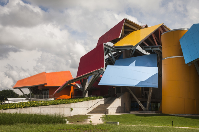 Biomuseo   .   Fernando Alda.  Biomuseo