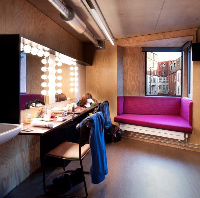 Haworth Tompkins. ����� ��������� � ��������� � Philip Vile. ������������� RIBA