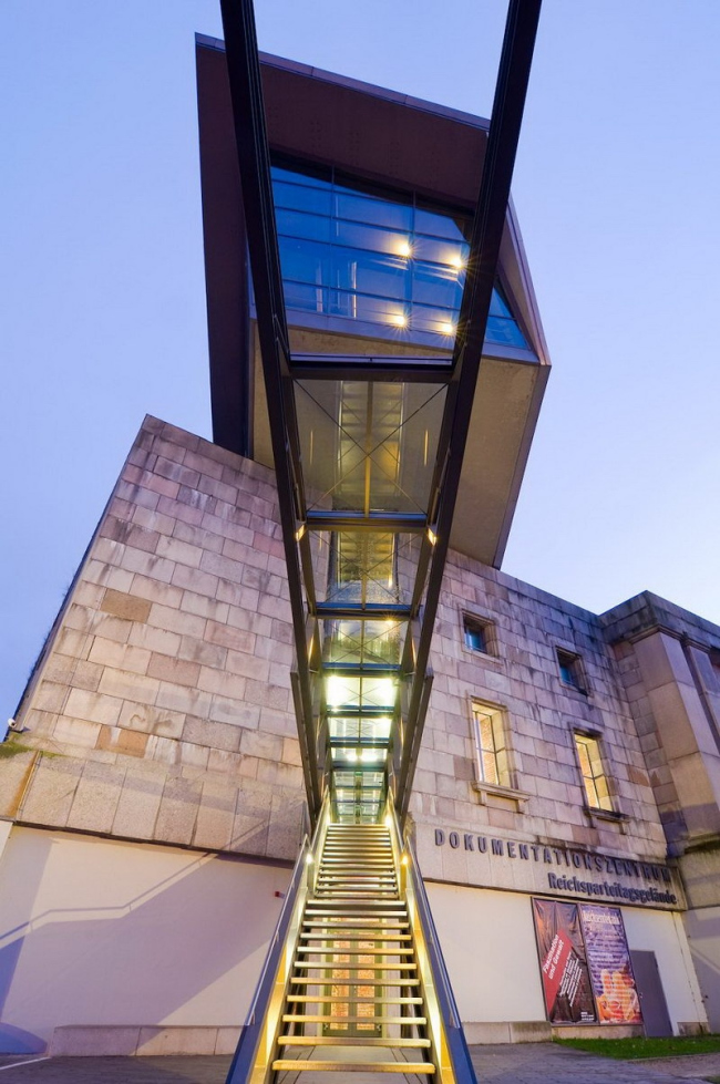 ������ �������. �������-���������������� ����� � ���� �������. ���� � Gerd Dollhopf. ������������� Dokumentationszentrum Reichsparteitagsgelände