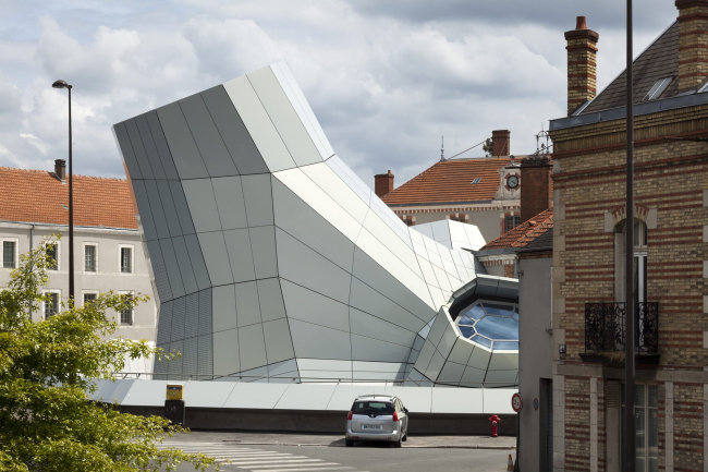 ������ FRAC ������� ����� � Jakob + MacFarlane.
����: Nicolas Borel