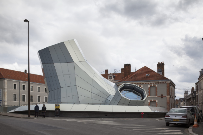 ������ FRAC ������� ����� � Jakob + MacFarlane.
����: Nicolas Borel