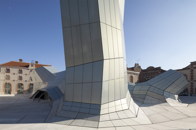 ������ FRAC ������� ����� � Jakob + MacFarlane.
����: Nicolas Borel