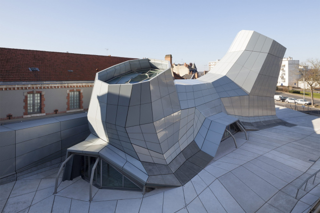 ������ FRAC ������� ����� � Jakob + MacFarlane.
����: Nicolas Borel