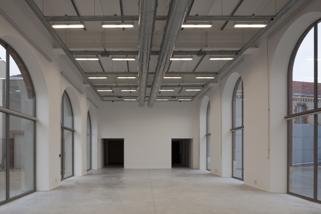 ������ FRAC ������� ����� � Jakob + MacFarlane.
����: Nicolas Borel