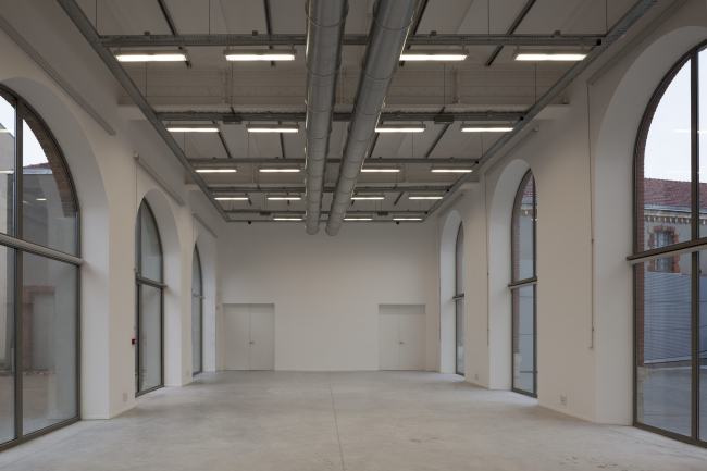 ������ FRAC ������� ����� � Jakob + MacFarlane.
����: Nicolas Borel