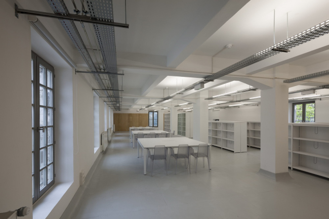 ������ FRAC ������� ����� � Jakob + MacFarlane.
����: Nicolas Borel