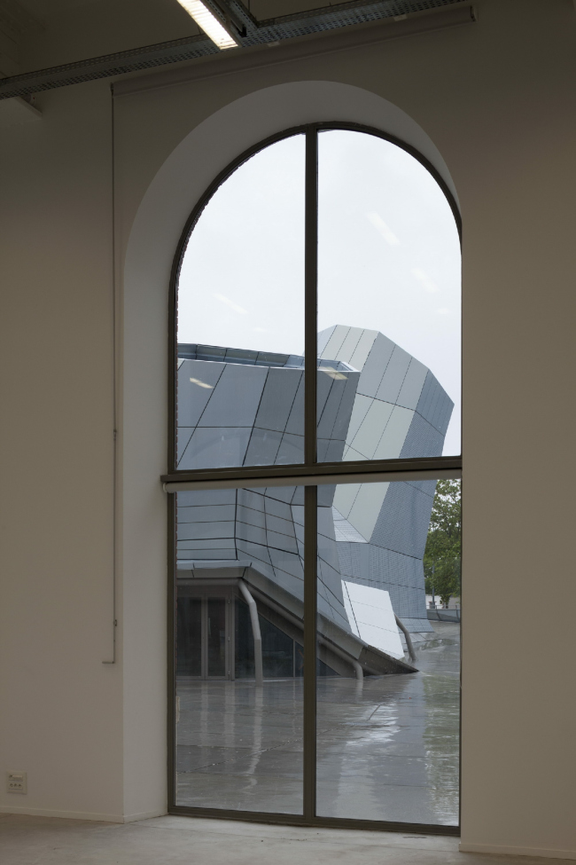������ FRAC ������� ����� � Jakob + MacFarlane.
����: Nicolas Borel