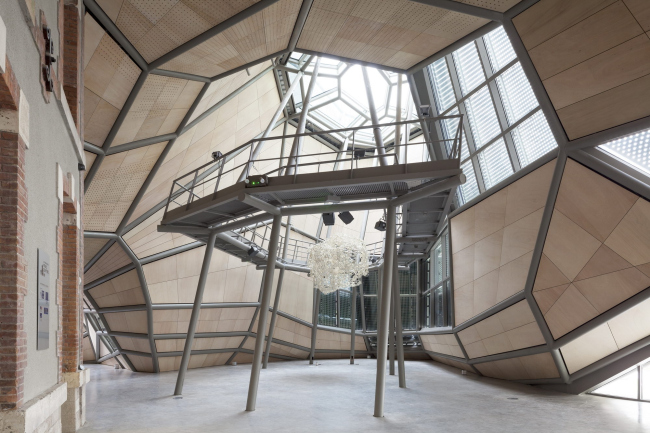 ������ FRAC ������� ����� � Jakob + MacFarlane.
����: Nicolas Borel