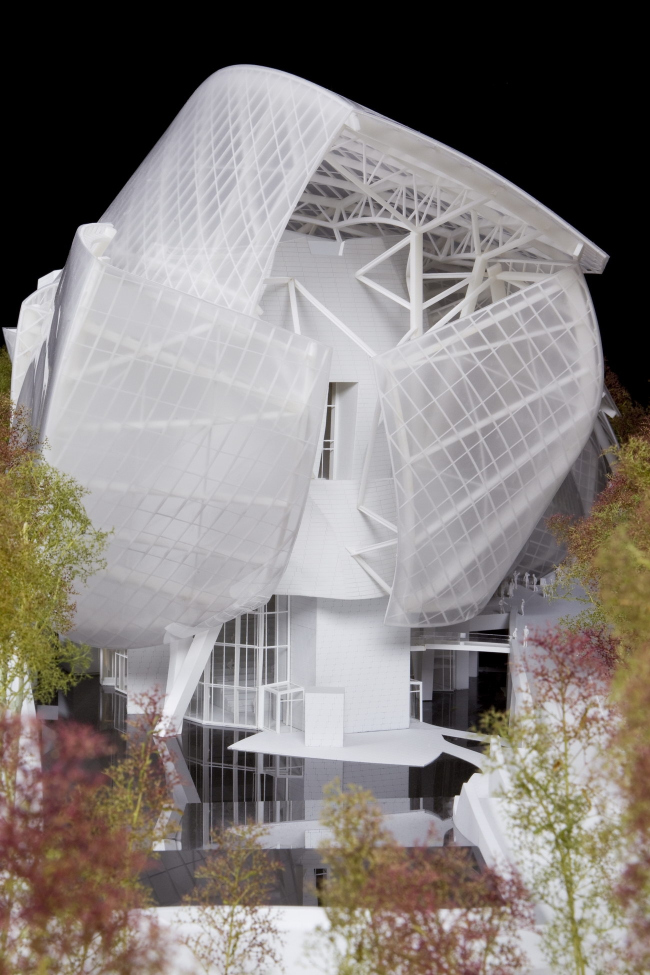 ���� Louis Vuitton � Fondation Louis Vuitton / Mazen Saggar