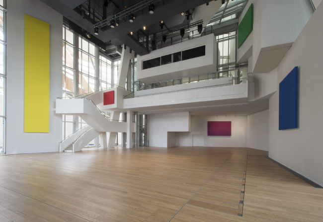 ���� Louis Vuitton. �������� �����. ������� ������ � Ellsworth Kelly / Fondation Louis Vuitton / Marc Domage