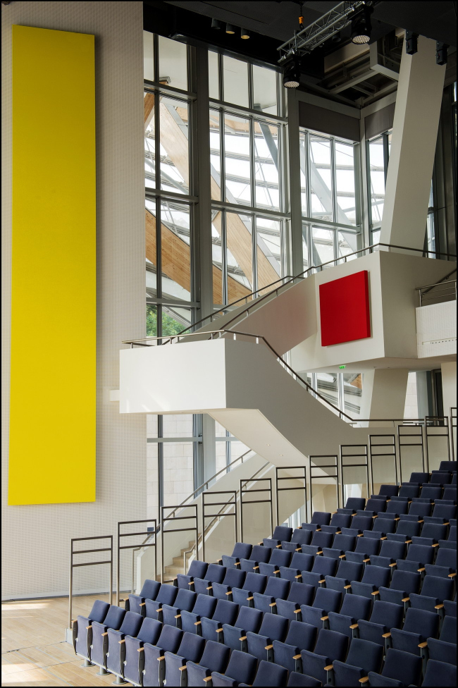 ���� Louis Vuitton. �������� �����. ������� ������ � Ellsworth Kelly / Fondation Louis Vuitton / Marc Domage