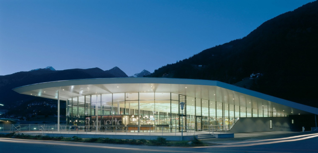 ����������� MPREIS � ������-��-���������. ����������� Machné Architekten � Paul Ott