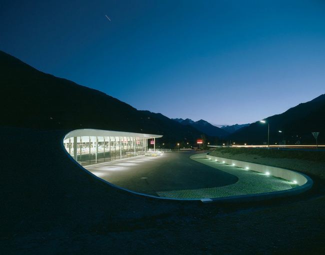 ����������� MPREIS � ������-��-���������. ����������� Machné Architekten � Paul Ott