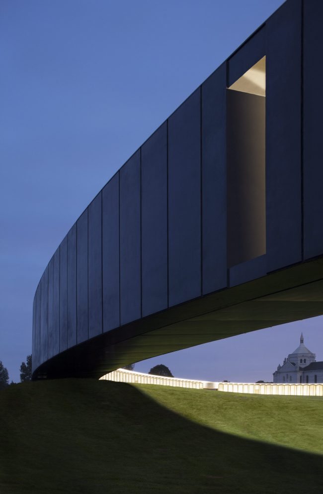 ������������� �������� ����-���-��-�������. ����: Philippe Prost, architecte/AAPP � adagp � Yann Toma, La Grande Veilleuse � adagp, 2014 � Aitor ORTIZ