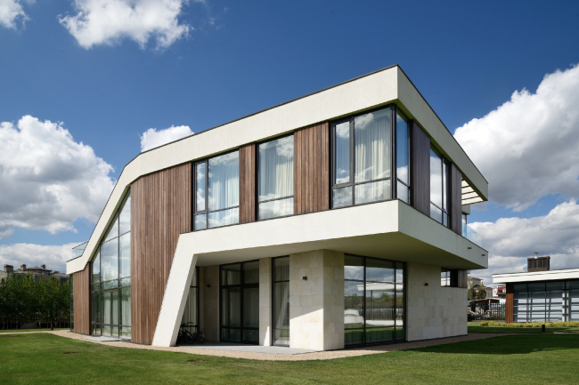 Python House. Photo � Aleksey Naroditsky