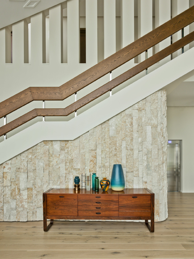 Python House. Photo  Frank Herfort