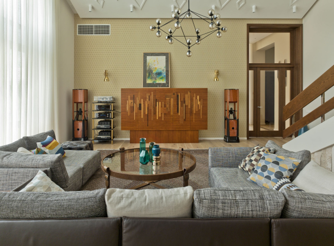 Python House. Photo � Frank Herfort