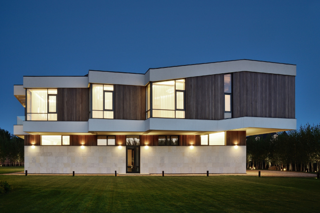 Python House. Photo � Aleksey Naroditsky