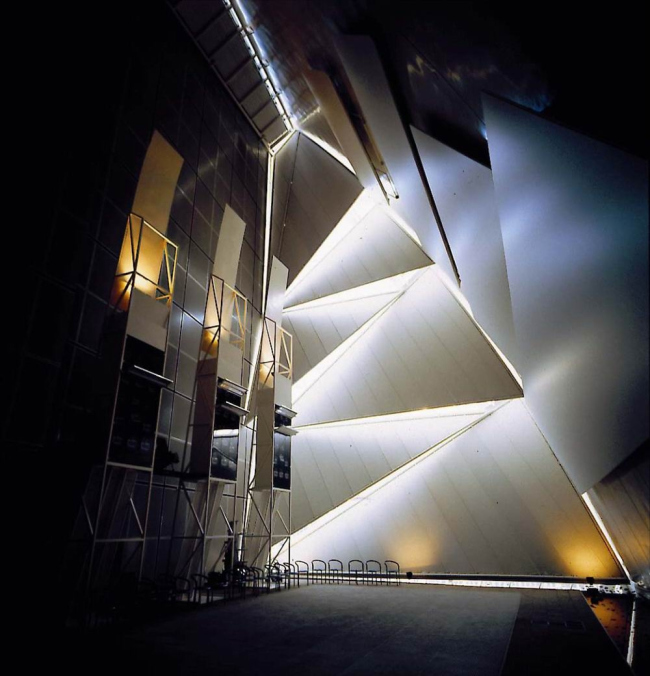 �������� �����  �� Expo-92 � �������. ������, ��������� KHR ������� �����������. ������������� Velux