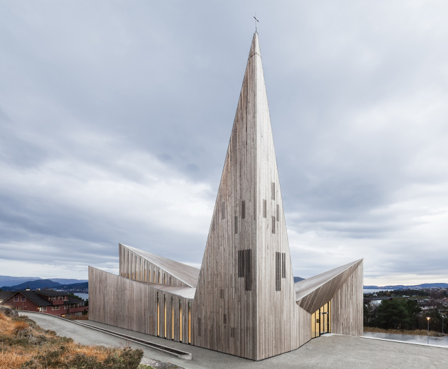 Общинная церковь в Кнарвике © Hundven-Clements Photography