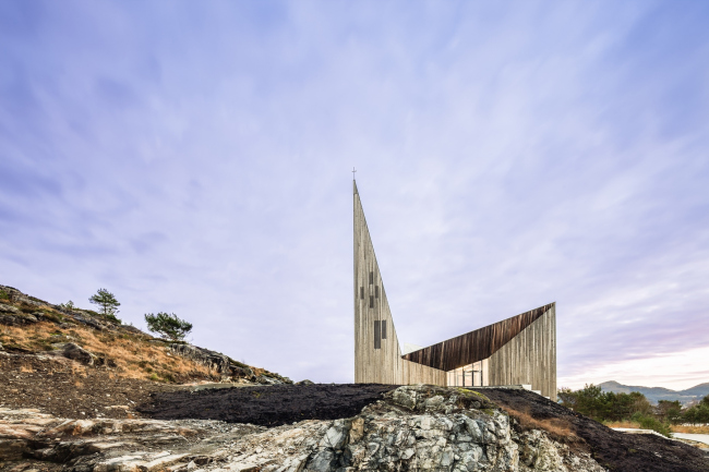 Общинная церковь в Кнарвике © Hundven-Clements Photography
