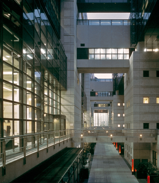 ���������� ����� � Paul Chemetov, Borja Huidobro