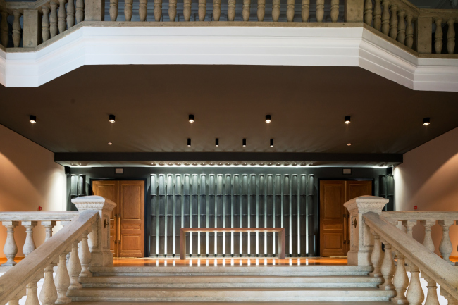 Stairway and a view of the main hall entrance. "Electrotheater Stanislavsky". Photo  Ilia Ivanov, 2014