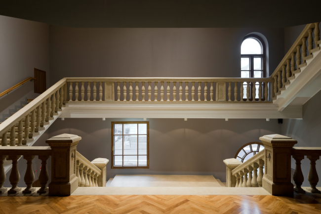 Stairway before the entrance to the main hall. "Electrotheater Stanislavsky". Photo � Ilia Ivanov, 2014