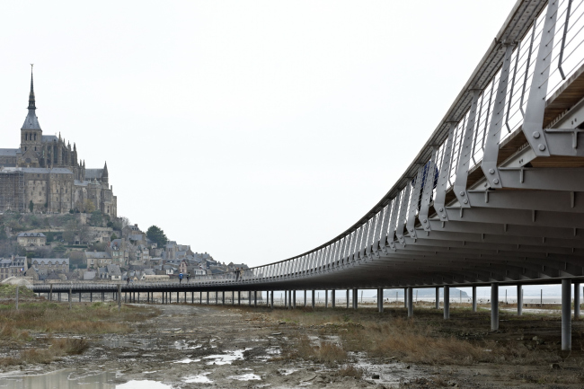 Мост и пирс острова Мон-Сен-Мишель © David Boureau