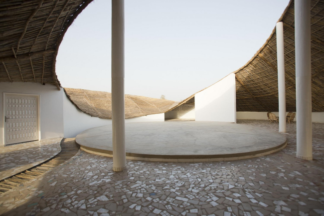 ���������� ����� Thread. 2015. Courtesy AFLK and Thatcher Cook