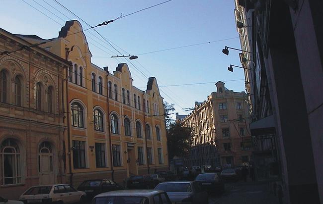 Реконструкция здания в Б. Златоустинском пер.