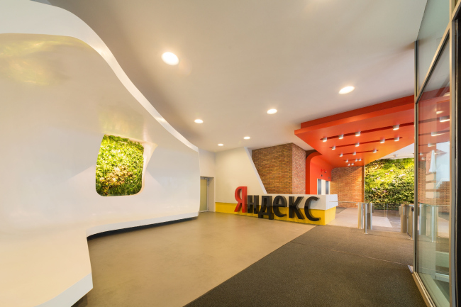 Yandex HQ on Leo Tolstoy Street (second stage). Entrance group  "Atrium" Architectural Bureau