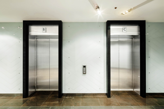 The entrance group of the multifunctional complex "Savelovsky City" � T+T Architects