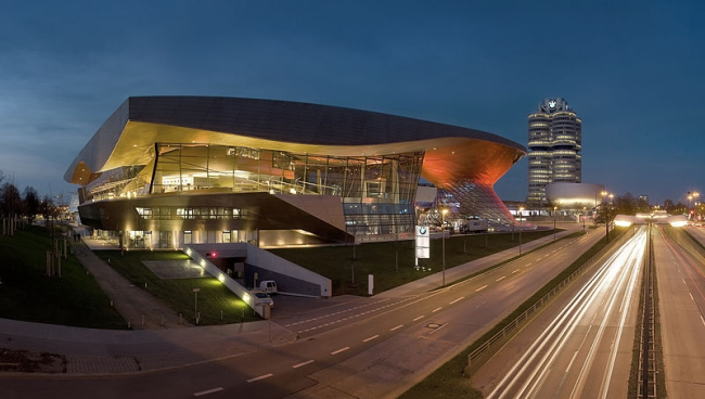 BMW Welt  . : Richard Bartz. : Creative Commons Attribution-Share Alike 2.5 Generic