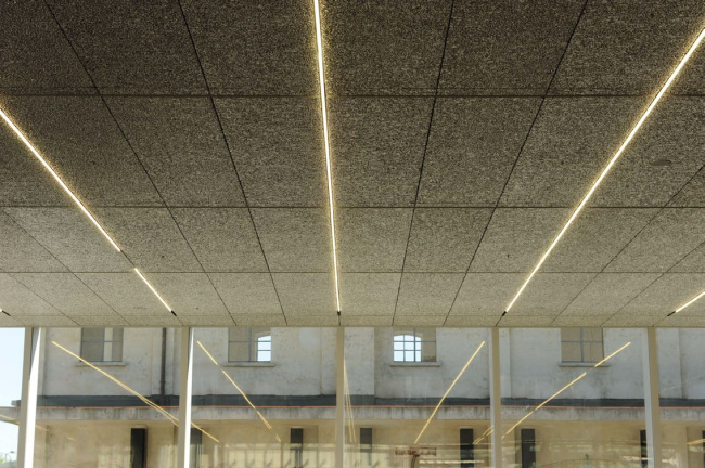 �������� ����� Prada. ����: Charlie Koolhaas