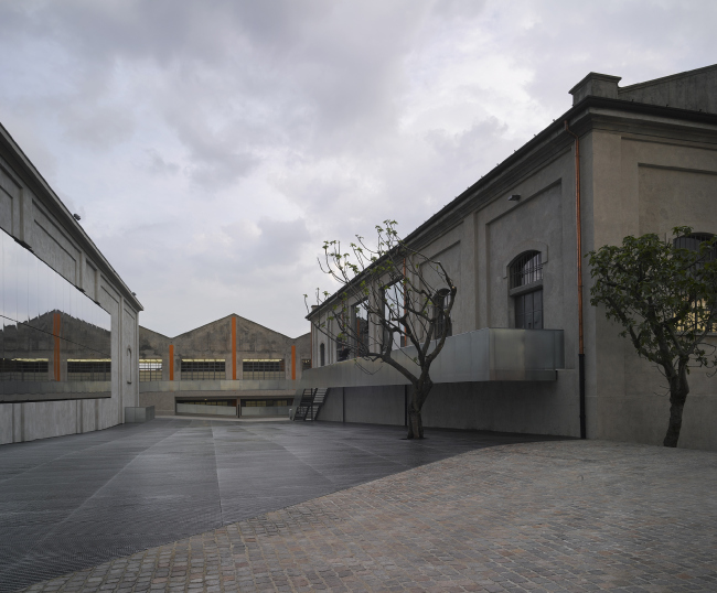�������� ����� Prada. ����: Bas Princen