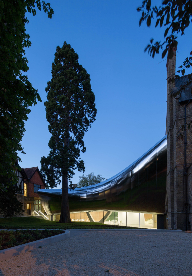 ������ Investcorp ������ �������� ������� �������� ����-������ ������������ ������������ � Luke Hayes