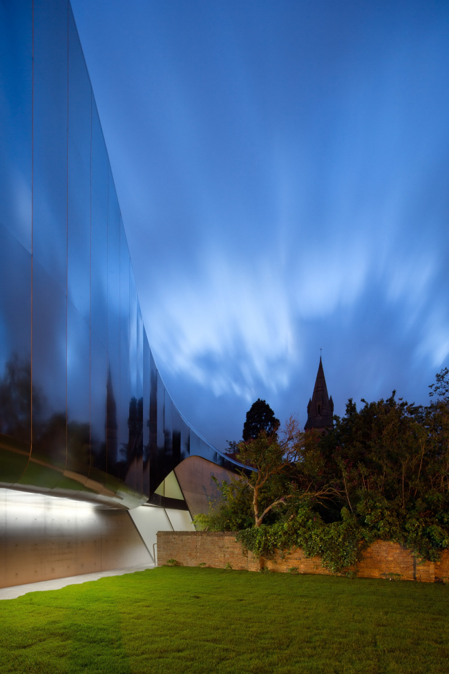 ������ Investcorp ������ �������� ������� �������� ����-������ ������������ ������������ � Luke Hayes