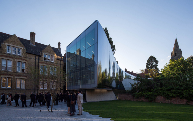  Investcorp     -    Luke Hayes